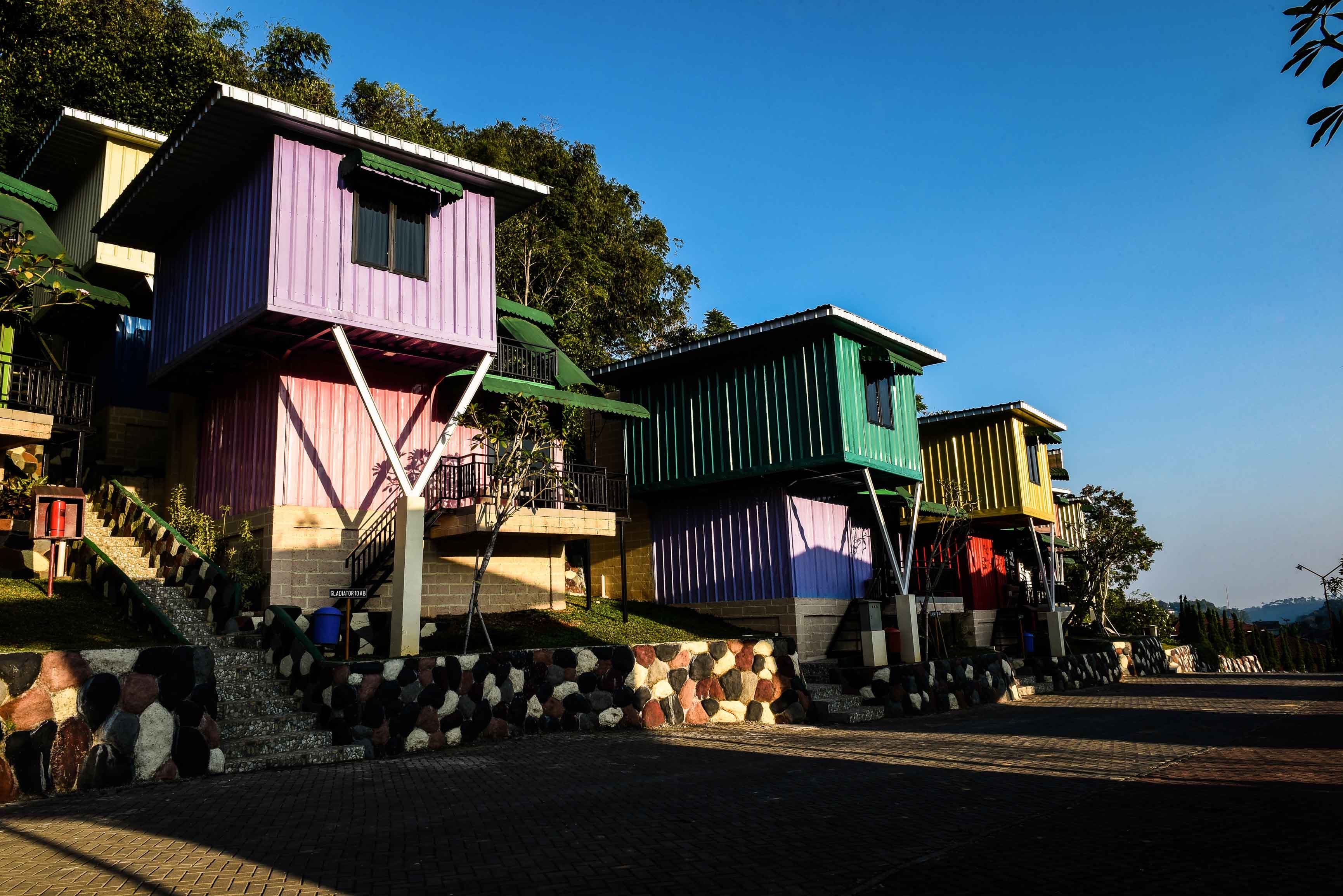 Gladiator Container Cabin JSI Resort Megamendung