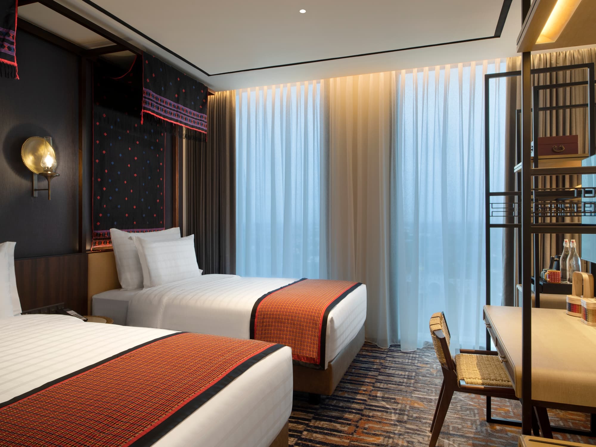 Deluxe Room thumbnail 2