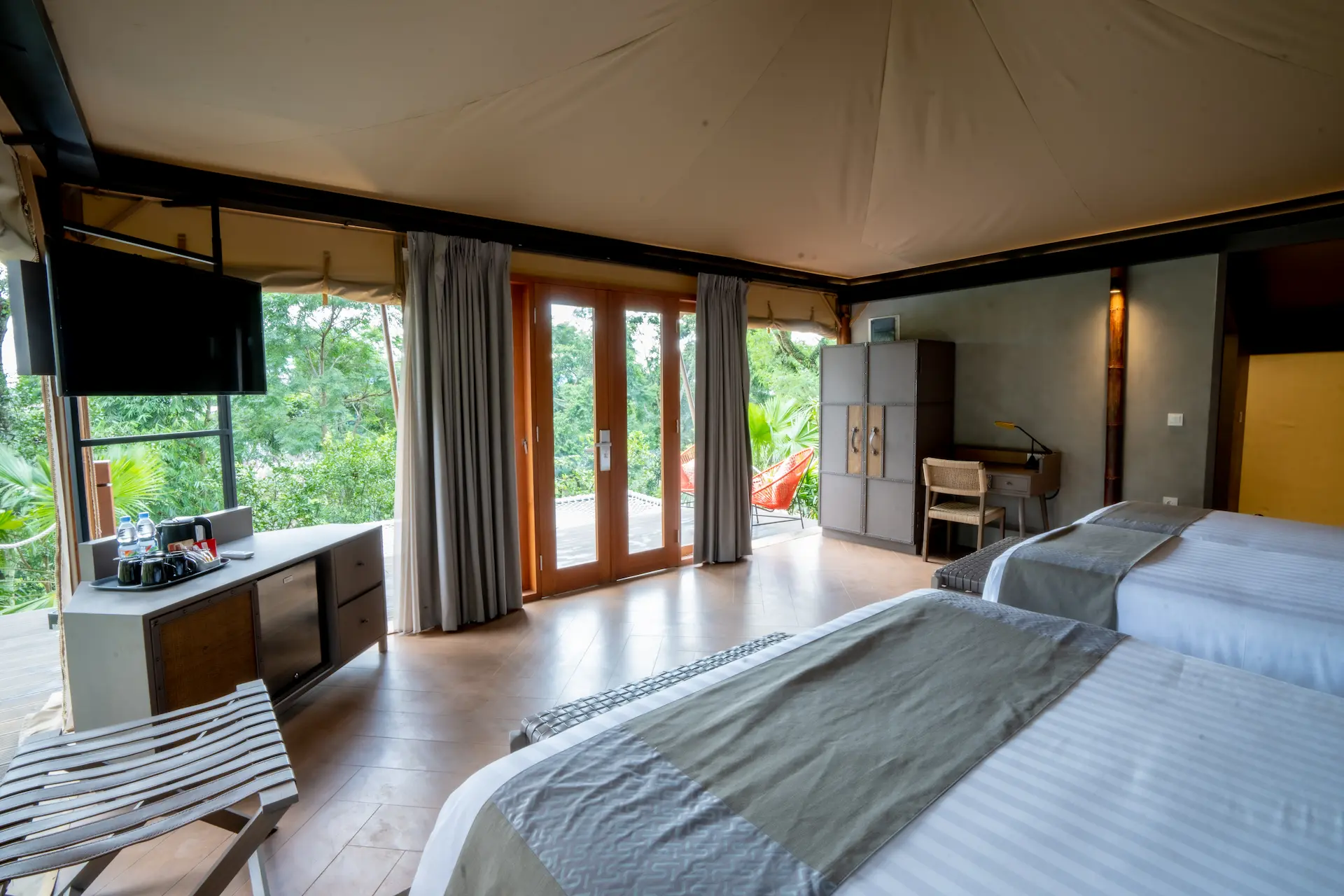 Willys Glamping Tent thumbnail 4